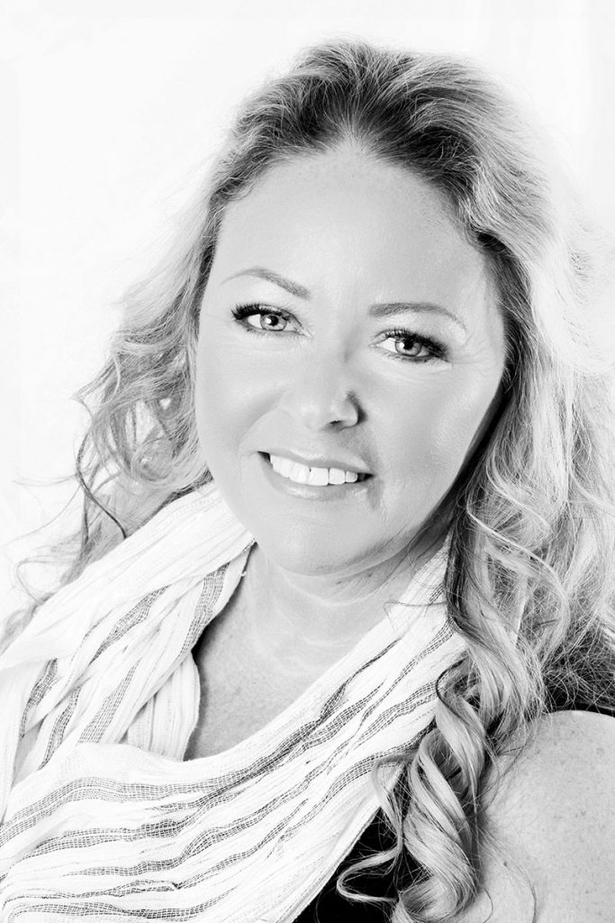 Julie-Knight-bw1 Julie-Knight-bw1