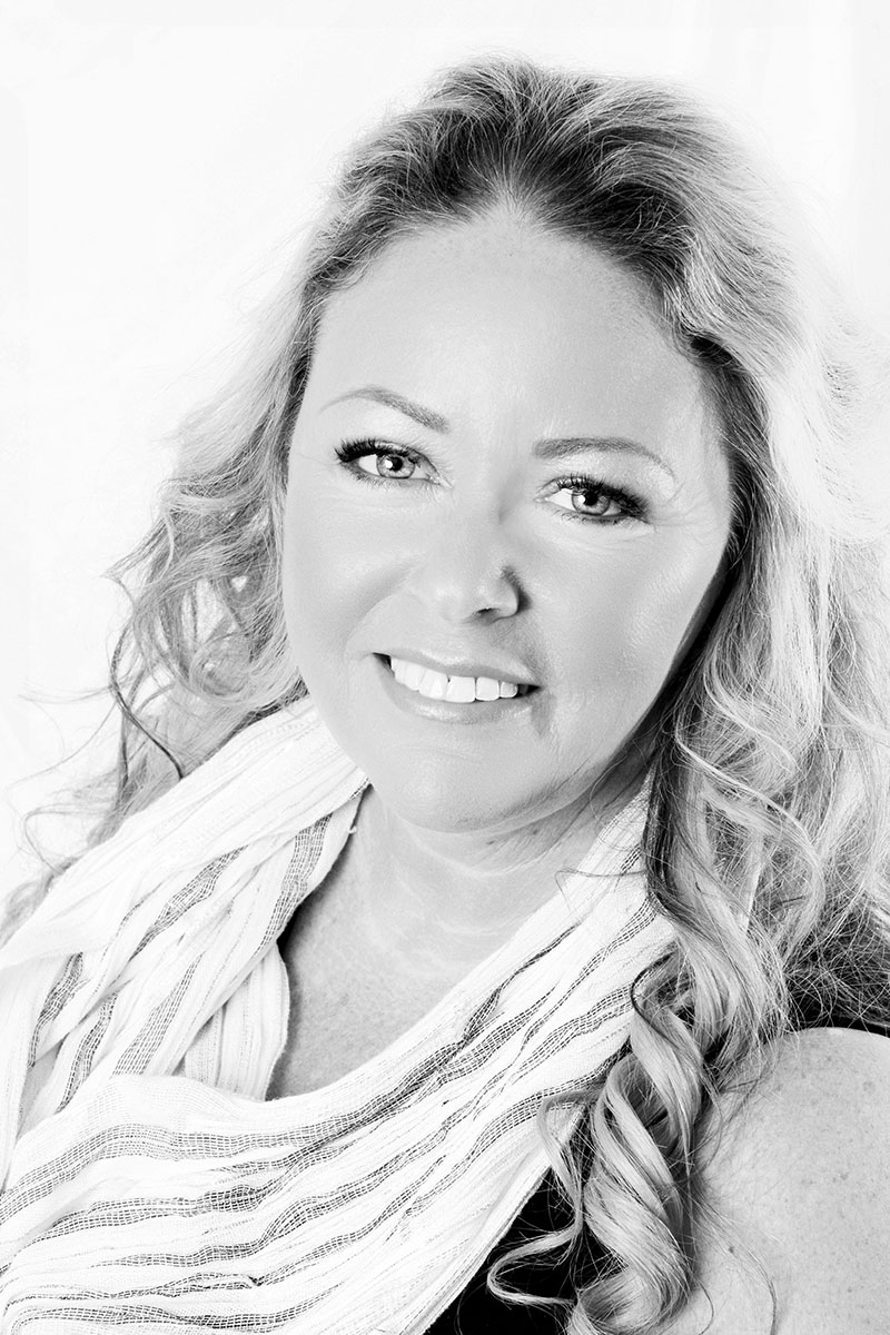 Julie-Knight-bw1 Julie-Knight-bw1